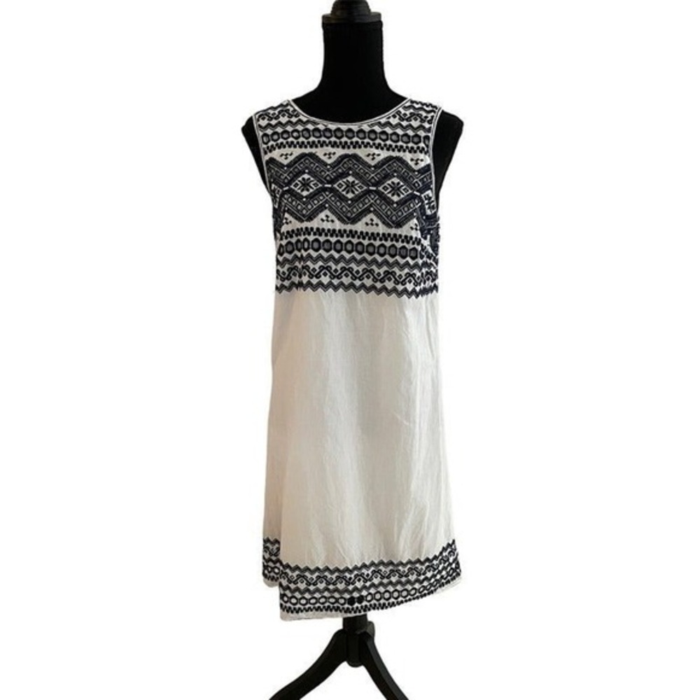 Max Studio White Navy Blue Embroidered Eyelet Sleeveless‎ Shift Dress Medium